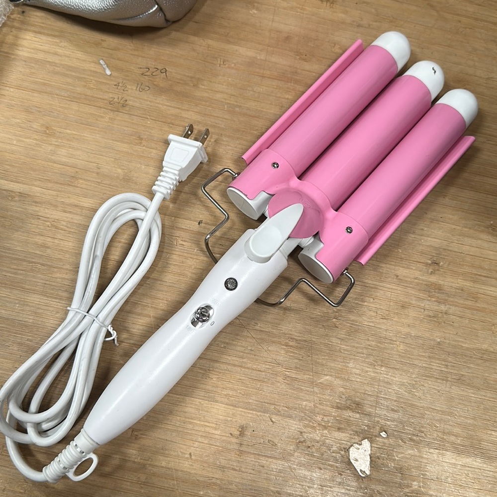 Pink and white wave iron